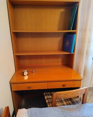 Scrivania in legno