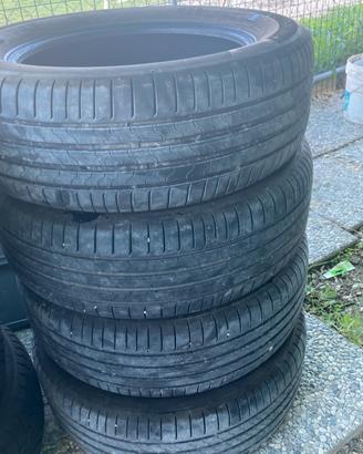 4 pneumatici Bridgestone 215/60 R17 96H