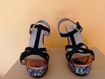 Sandalo donna con zeppa