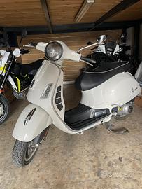 Piaggio Vespa GTS 300