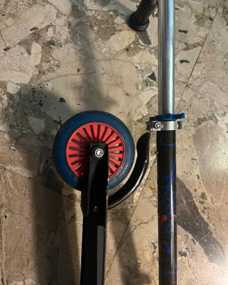 Monopattino spiderman