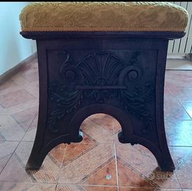 Sgabello in legno