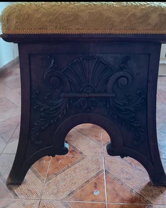 Sgabello in legno