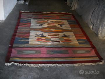 Tappeto colorato con disegni