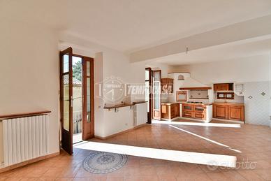 Appartamento a Asso Via G. Merzario 4 locali