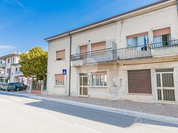 4 LOCALI A VILLAFRANCA DI VERONA