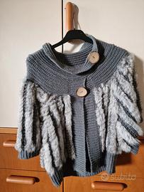 Raffinato coprispalle gilet  con inserti pelliccia