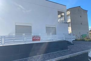 Immobile di 295 m² con 3 locali a Mondragone