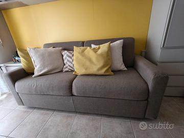 Divano letto matrimoniale in perfette condizioni