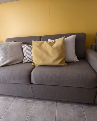 Divano letto matrimoniale in perfette condizioni