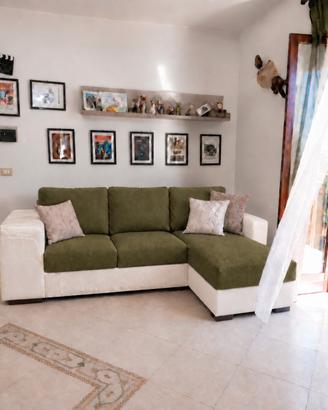 Divano letto con chaise longue e cassettone 
