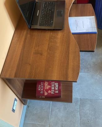 Scrivania in legno