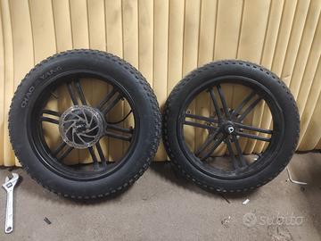 COPPIA CERCHI IN LEGA CON MOTORE 750 WATT 48 V