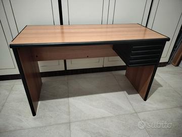 Scrivania bassa
