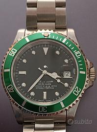 Orologio ghiera verde senza pretese 