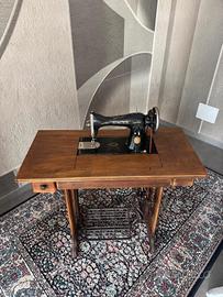 SINGER 15M88 restaurata, funzionante + libretto 