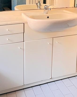 Mobile bagno, lavandino e miscelatore