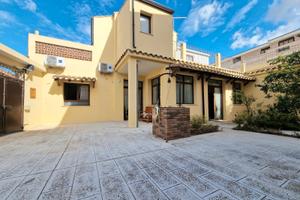 Ampia indipendente con cortile e terrazza