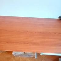 scrivania color ciliegio 