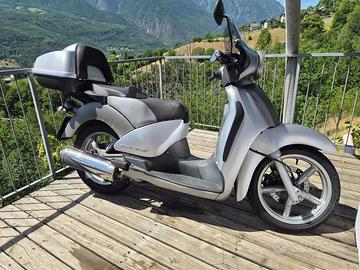 SCOOTER APRILIA SCARABEO 200