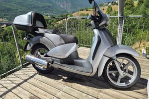 SCOOTER APRILIA SCARABEO 200