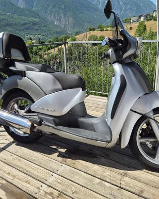 SCOOTER APRILIA SCARABEO 200