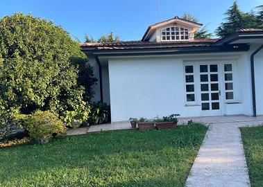 Villa con ampio giardino