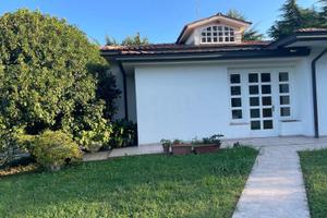 Villa con ampio giardino