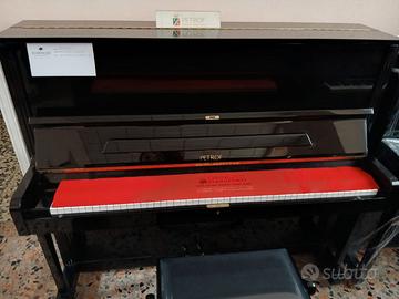 Pianoforte PETROF