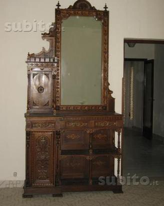 Mobili antichi e sportello pozzo