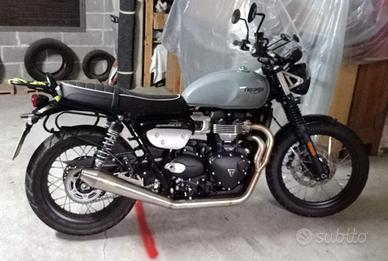 Scarico basso e borsa Triumph street Scr. 900 2022
