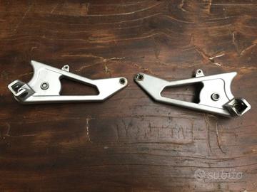 Coppia supporti pedane California 1100