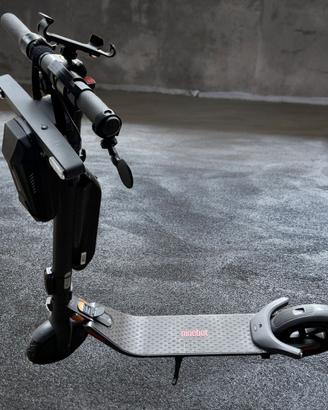 Segway E22E, pari al nuovo, con batteria esterna