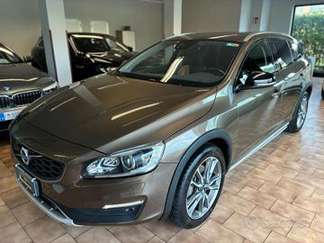 Volvo V60 Cross Country 2.4 D4 Business Plus AWD g