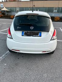 lancia y 1.2 benzina 69 cv neopatentati