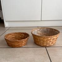 Due cestini in vimini