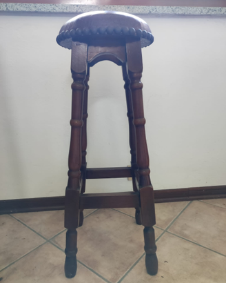 Sgabello in legno