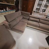 divano ad angolo e pouf contenitore