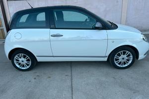 Lancia ypsilon UNYCA