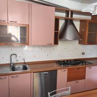 Cucina ad angolo laccata rosa 