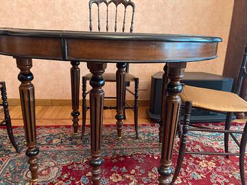 tavolo in legno di ciliegio