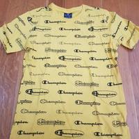 T-shirt Champion.
Taglia 13-14 anni
