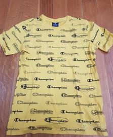 T-shirt Champion.
Taglia 13-14 anni