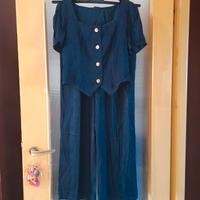 completo pantalone e maglietta con bottoni