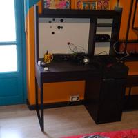 micke Ikea con alzata 
