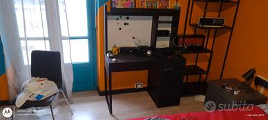 micke Ikea con alzata 