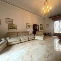 4 LOCALI A REGGIO DI CALABRIA