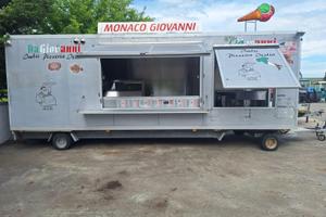 Food truck usato - interno in acciaio inox nuovo