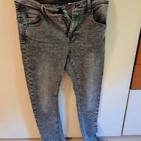Jeans e maglietta taglia 13-14 anni