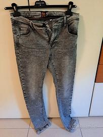 Jeans e maglietta taglia 13-14 anni